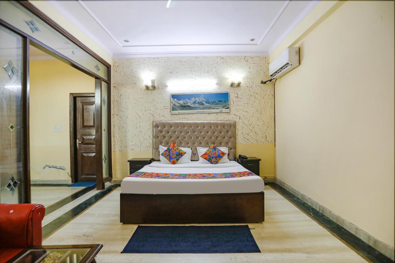 Отель Fabexpress Hm Palace Нойда Экстерьер фото